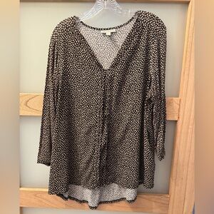 Dana Buchman Black and White Patterned Blouse